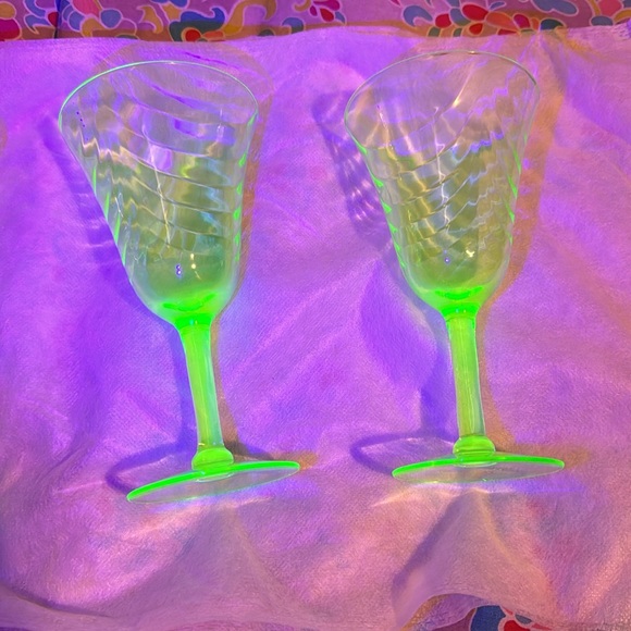 Green Uranium Vaseline  Wine Cup set of 4 - Picture 5 of 6